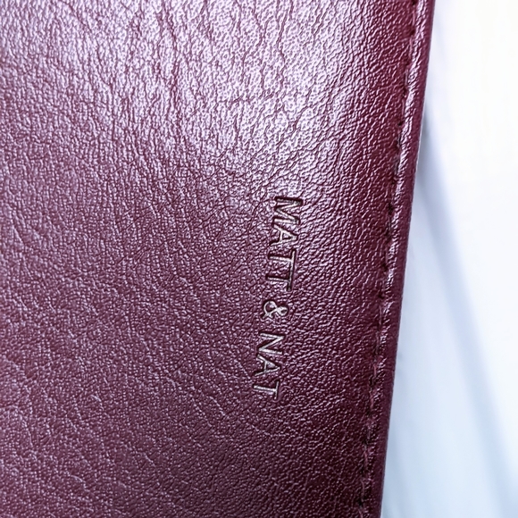 Matt & Nat Vtg Burgundy Vegan Wristlet / Large Wallet. Rare find. HP! - Picture 3 of 12